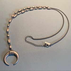 Half-moon long necklace, adjustable.